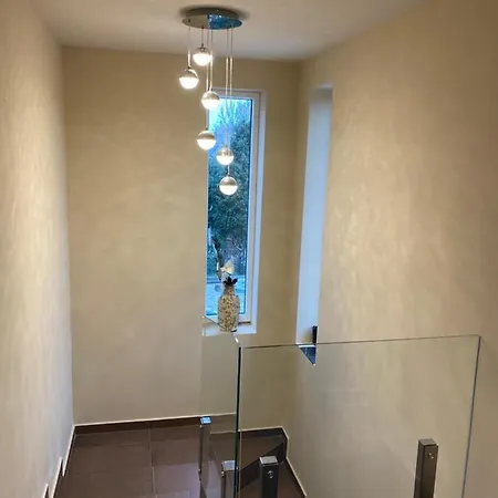 Annarosa بالاتونسزارسكو