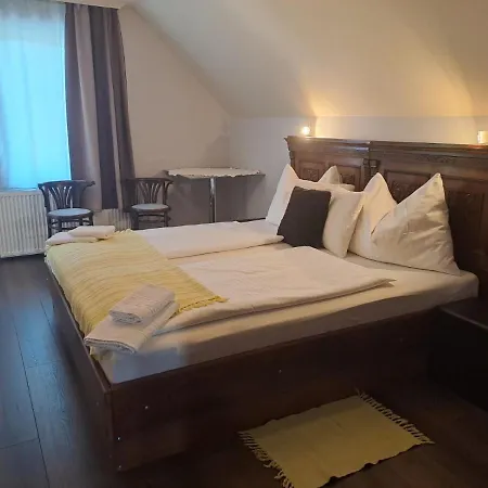 Annarosa بالاتونسزارسكو